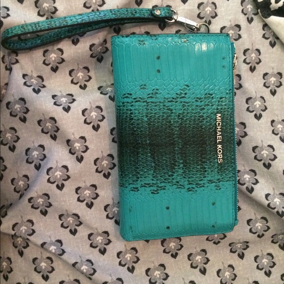 Brand new Michael Kors wallet . Last one! - Picture 5 of 7